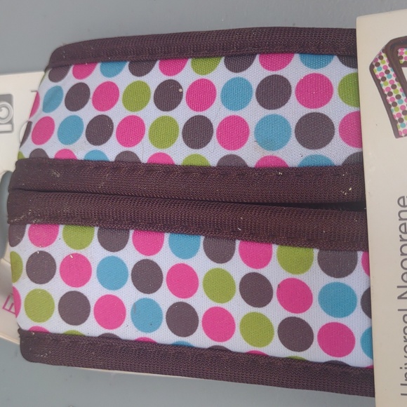 The Macbeth Collection universal neoprene camera strap - Picture 2 of 6